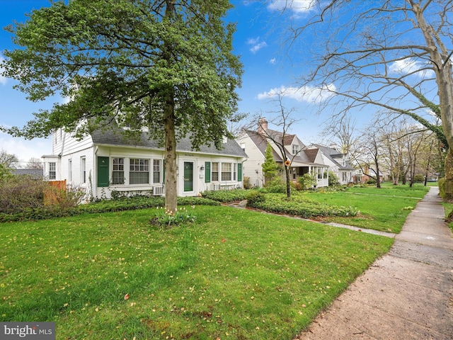 341 Creston Rd, York, PA 17403 - cape cod-style house with a front yard