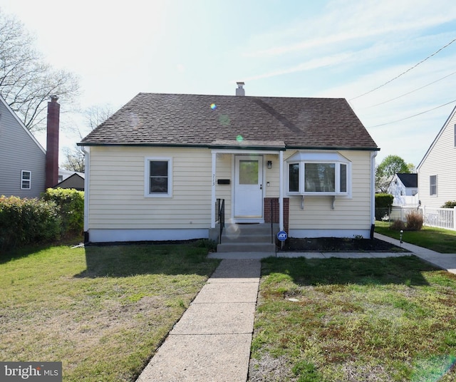 713 Cooper St, Florence, NJ 08518 - bungalow with fence, a shingled roof, and a front lawn
