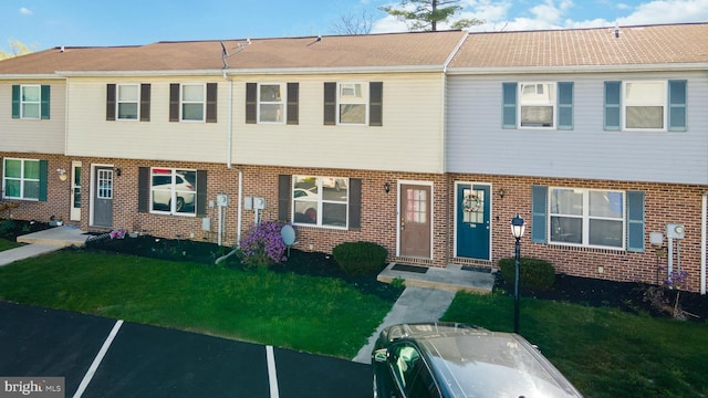 29 Pine Dr, Manchester, PA 17345 - multi unit property featuring brick siding and a front yard