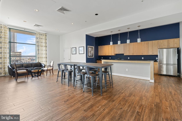 dining space featuring dark wood-style flooring, visible vents, baseboards, and recessed lighting