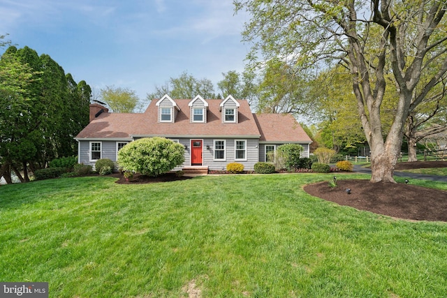 cape cod house featuring a front yard