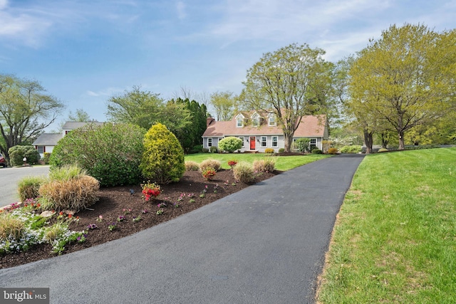 view of front of home with a front lawn