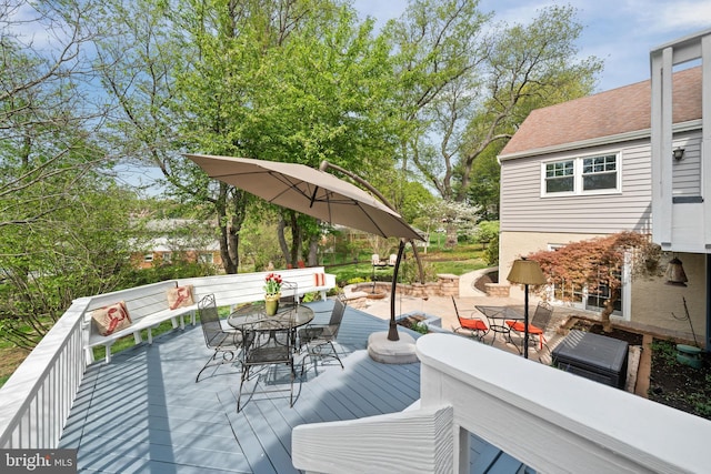 deck featuring outdoor dining area