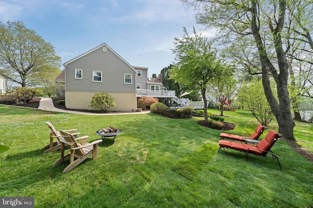 view of yard featuring a fire pit