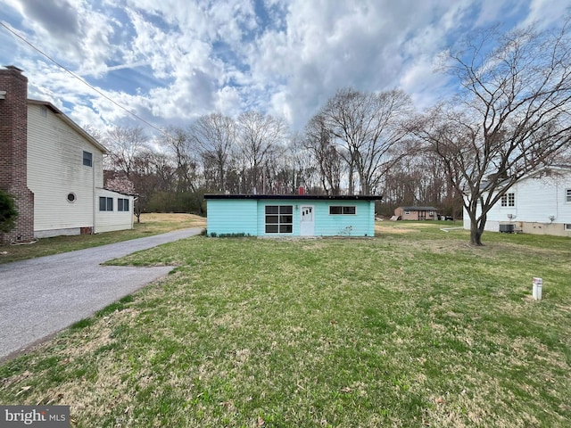 8183 Forest Glen Dr, Pasadena, MD 21122 - view of yard featuring an outbuilding and central AC