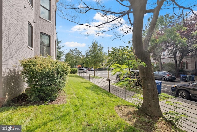 900 11th St NE Unit 1, Washington, DC 20002 - view of yard with fence