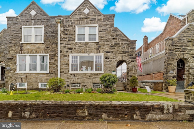 townhome / multi-family property with stone siding