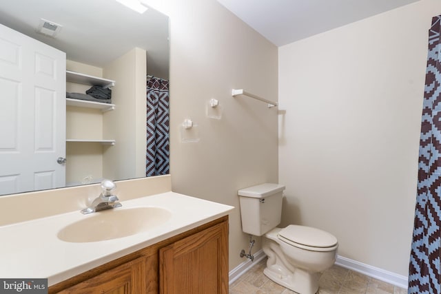 bathroom featuring baseboards, toilet, vanity, and curtained shower