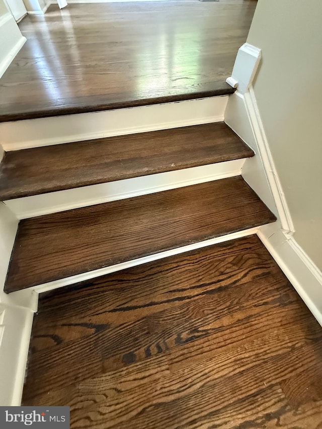 18820 Kerill Rd, Triangle, VA 22172 - view of stairway