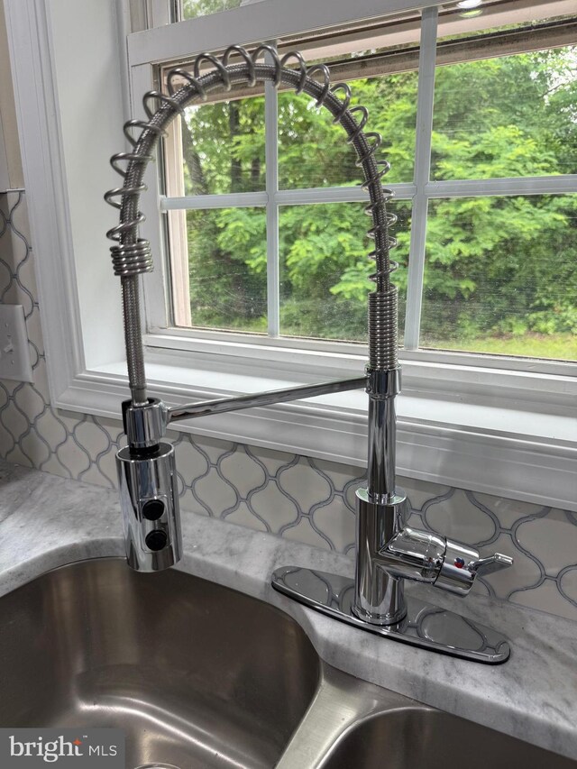 18820 Kerill Rd, Triangle, VA 22172 - kitchen view of backsplash and light countertops