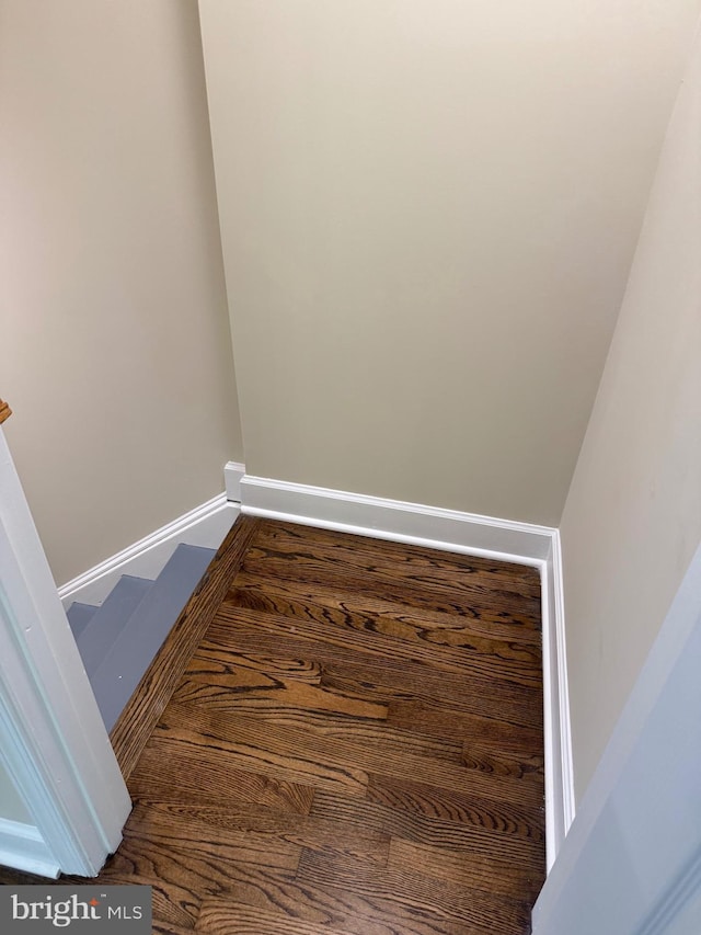 18820 Kerill Rd, Triangle, VA 22172 - detailed view of baseboards