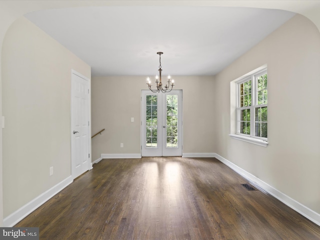 18820 Kerill Rd, Triangle, VA 22172 - empty room featuring arched walkways, plenty of natural light, a chandelier, and dark wood-style flooring