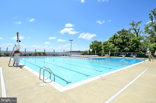 61 E Lake Dr, Annapolis, MD 21403 - view of community pool