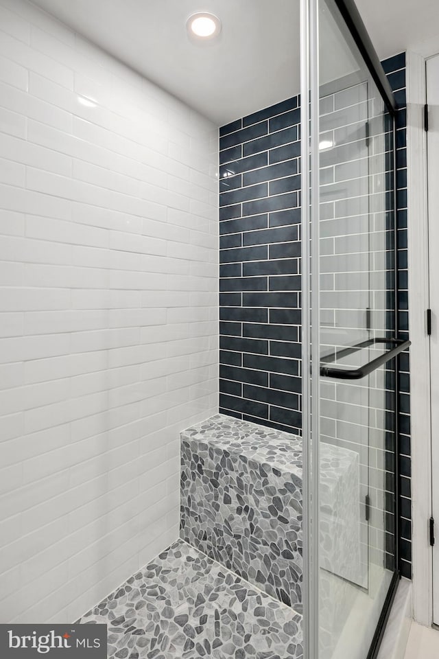 1276 N Wayne St Unit 408, Arlington, VA 22201 - full bath featuring a tile shower and recessed lighting