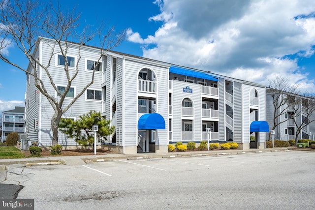 12301 Jamaica Ave Unit E21605, Ocean City, MD 21842 - view of property with uncovered parking