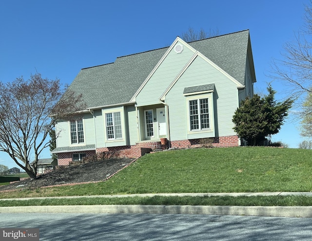 878 Buttermilk Ct, Harrisburg, PA 17111 - view of front of property featuring a front lawn and a shingled roof