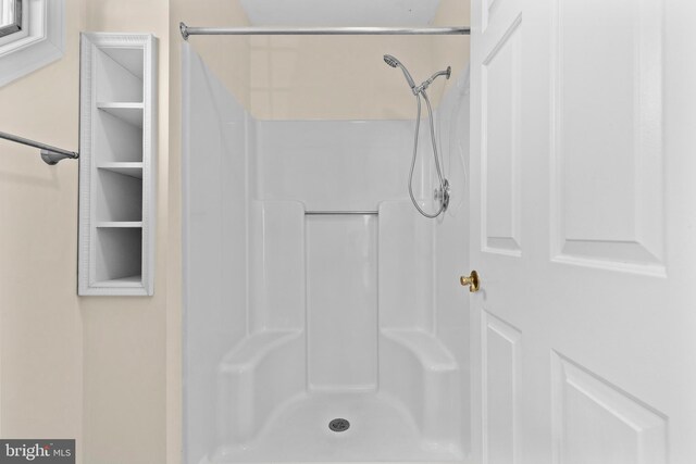 878 Buttermilk Ct, Harrisburg, PA 17111 - full bathroom with a shower