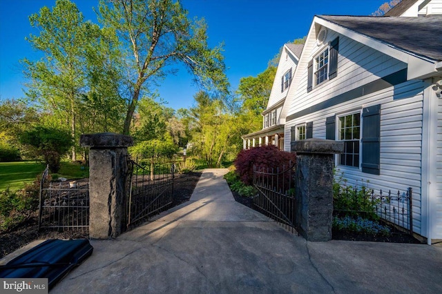 972 Smithbridge Rd, Glen Mills, PA 19342 - view of side of property with a gate and fence