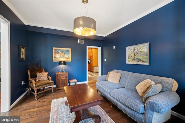 972 Smithbridge Rd, Glen Mills, PA 19342 - living area featuring baseboards, visible vents, ornamental molding, and wood finished floors