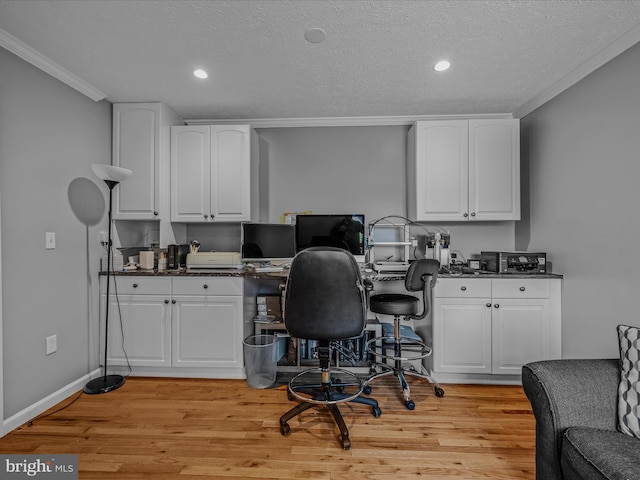 home office featuring recessed lighting, built in study area, light wood-type flooring, and crown molding