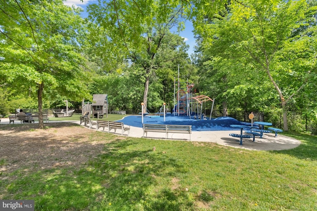 2107 N Taft St Unit 11, Arlington, VA 22201 - view of pool featuring an outdoor structure