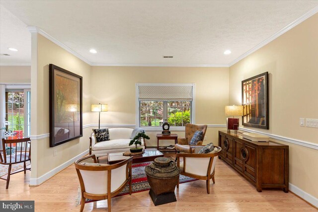 13113 Little Hayden Cir Unit 87, Hagerstown, MD 21742 - living area featuring light wood-style floors, crown molding, baseboards, and recessed lighting