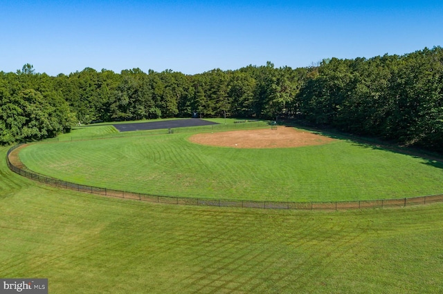 view of property's community featuring a lawn