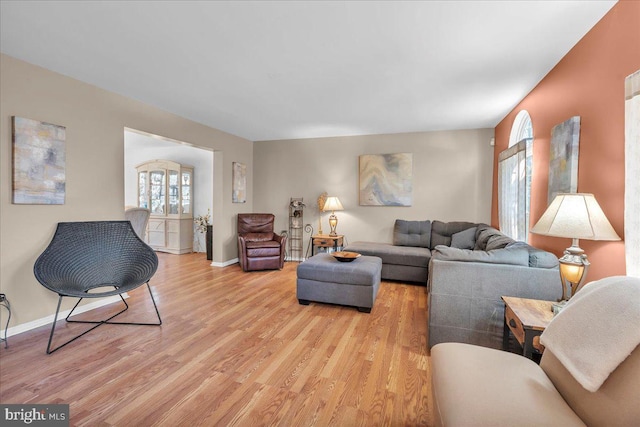 living area featuring light wood-style flooring and baseboards