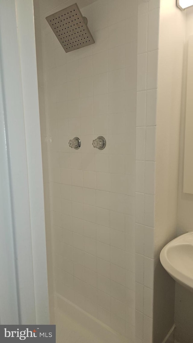 3563 Holmead Pl NW, Washington, DC 20010 - bathroom featuring a sink and tiled shower