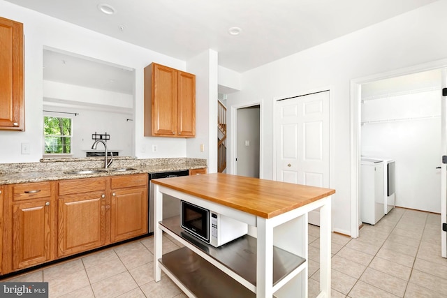 5830 Shady Oak Ln, Elkridge, MD 21075 - kitchen with washer and clothes dryer, dishwashing machine, a sink, white microwave, and light tile patterned floors