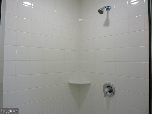 details with a tile shower