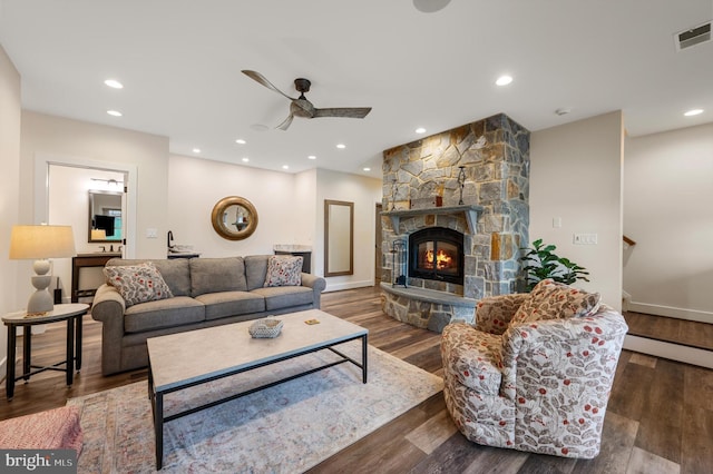 living room featuring ceiling fan, wood finished floors, visible vents, and recessed lighting
