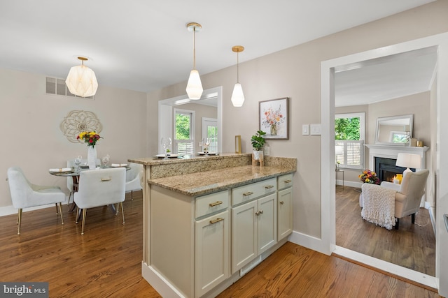 8620 Conover Pl, Alexandria, VA 22308 - kitchen with a peninsula, healthy amount of natural light, and light wood-style flooring