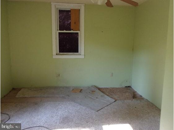 unfurnished room featuring carpet floors