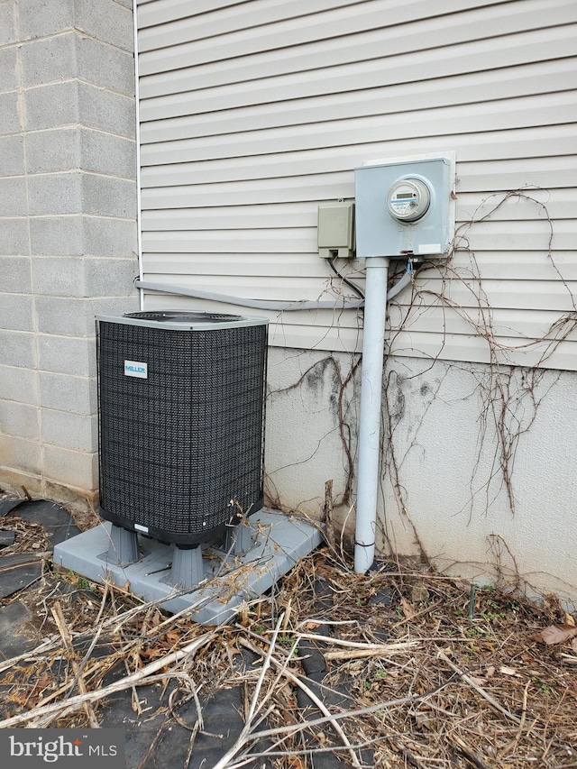6335 Oxford Rd, Gardners, PA 17324 - exterior details featuring electric meter and central air condition unit