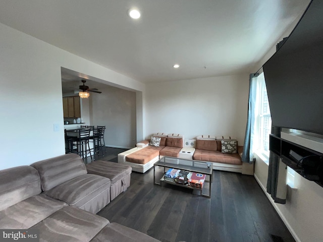 506 Victorianna Dr, Capitol Heights, MD 20743 - living area featuring a ceiling fan, dark wood-type flooring, baseboards, and recessed lighting