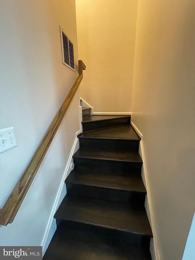506 Victorianna Dr, Capitol Heights, MD 20743 - stairway with baseboards and visible vents