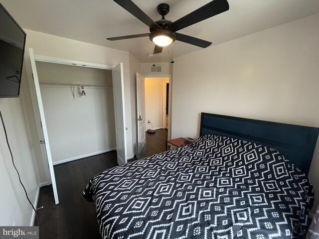 506 Victorianna Dr, Capitol Heights, MD 20743 - bedroom with a closet, visible vents, baseboards, ceiling fan, and wood finished floors