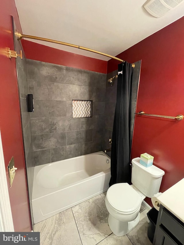 506 Victorianna Dr, Capitol Heights, MD 20743 - full bath featuring shower / tub combo with curtain, visible vents, toilet, and vanity