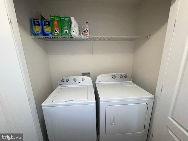 506 Victorianna Dr, Capitol Heights, MD 20743 - washroom with independent washer and dryer