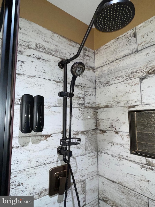 506 Victorianna Dr, Capitol Heights, MD 20743 - room details featuring tiled shower