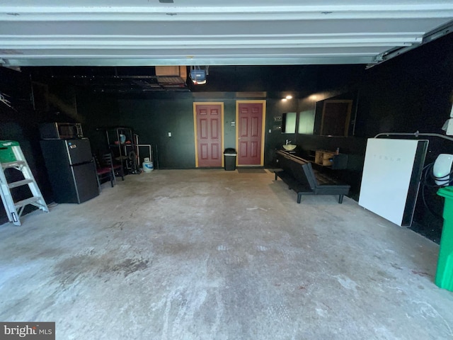 506 Victorianna Dr, Capitol Heights, MD 20743 - garage featuring a garage door opener