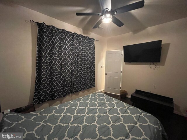 506 Victorianna Dr, Capitol Heights, MD 20743 - bedroom featuring a ceiling fan