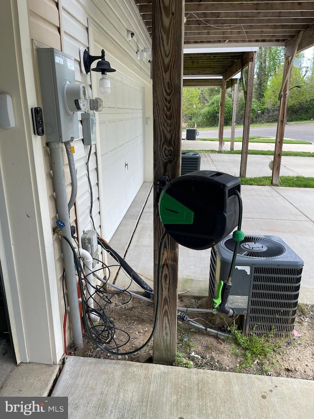 506 Victorianna Dr, Capitol Heights, MD 20743 - details featuring central AC unit and electric meter