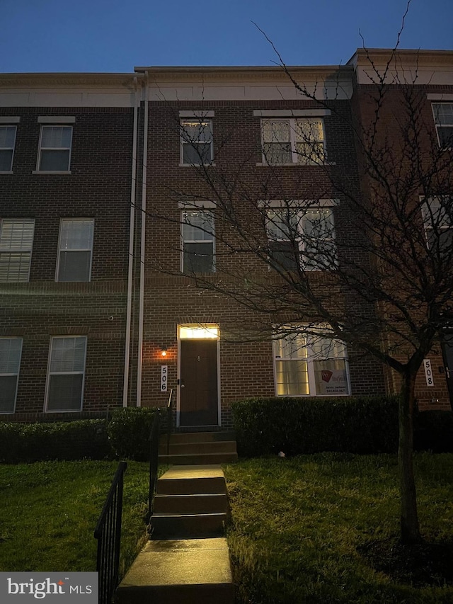 506 Victorianna Dr, Capitol Heights, MD 20743 - multi unit property with brick siding and a front lawn