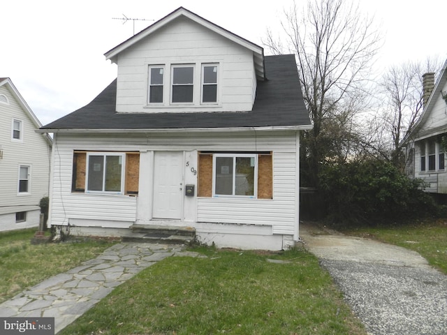 view of front of property with a front yard