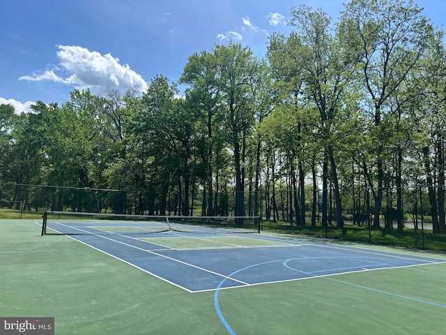1315 Riverwood, Baltimore, MD 21226 - view of sport court featuring fence and community basketball court