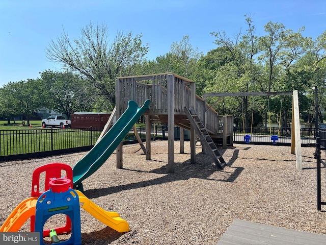 1315 Riverwood, Baltimore, MD 21226 - community play area with fence
