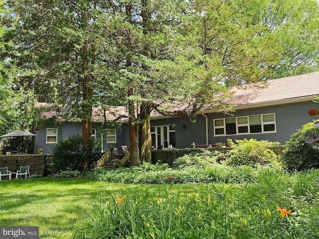 1426 Bryant Ln, Meadowbrook, PA 19046 - view of front of home with stucco siding and a front yard