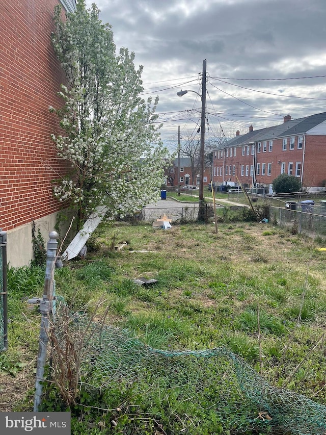 5533 Midwood Ave, Baltimore, MD 21212 - view of yard with fence